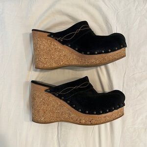 Vintage Navy blue Suede Platform Clogs by Earl Jeans. Size 8.